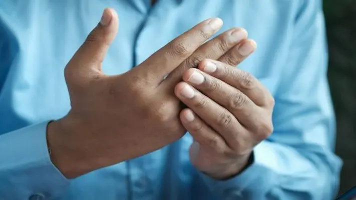 ما هي أسباب ألم المفاصل؟ وكيف يمكن علاجها؟ ما هي أسباب ألم المفاصل؟ وكيف يمكن علاجها؟