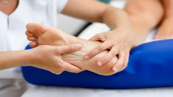 تعرف على أفضل طرق علاج تمزق القدم لتجنب المضاعفات تعرف على أفضل طرق علاج تمزق القدم لتجنب المضاعفات