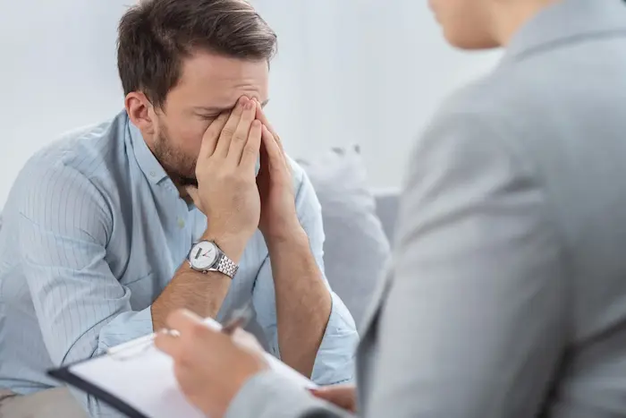 كيف يؤثر اضطراب ما بعد الصدمة على حياتك؟ الأسباب والعلاج كيف يؤثر اضطراب ما بعد الصدمة على حياتك؟ الأسباب والعلاج