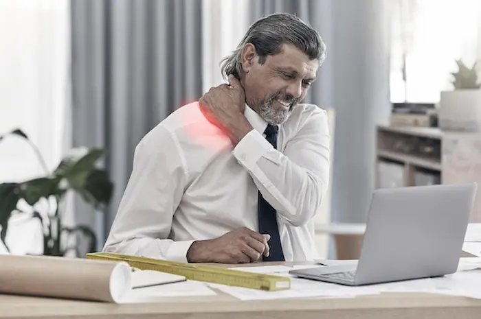 علاج ديسك الرقبة من الألم إلى الراحة بخطوات طبية فعّالة علاج ديسك الرقبة من الألم إلى الراحة بخطوات طبية فعّالة