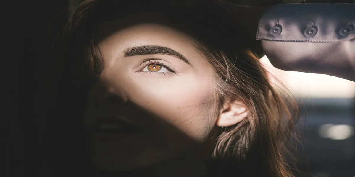ما هي استخدامات جلسات تشقير الحواجب بالليزر؟ وما فوائدها؟ جلسات تشقير الحواجب بالليزر
