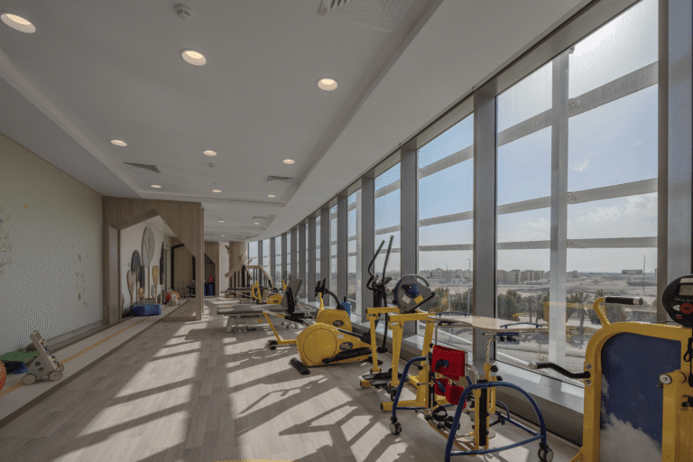 من نحن - مستشفى الموسى للتأهيل Pediatric GYM