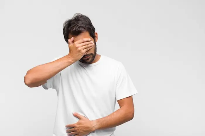 اسباب الغثيان المستمر : دليل شامل للأعراض والتشخيص والعلاج