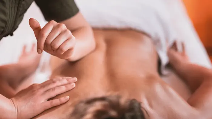 التدليك العلاجي | دليلك لفوائده وأنواعه وكيفية الاستفادة منة التدليك العلاجي | دليلك لفوائده وأنواعه وكيفية الاستفادة منة